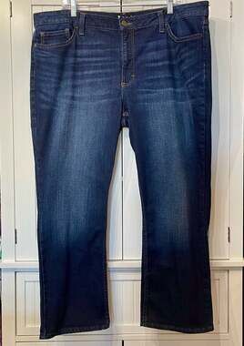 Lee Women's Regular Fit Straight Leg Mid Rise Dark Wash Jeans